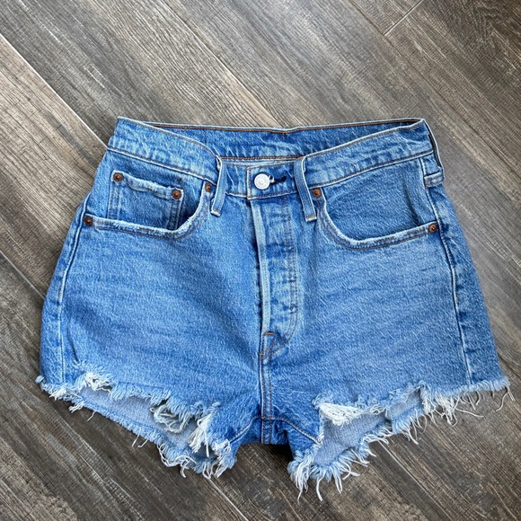 Levi’s high waisted jean shorts 27 - Picture 2 of 3